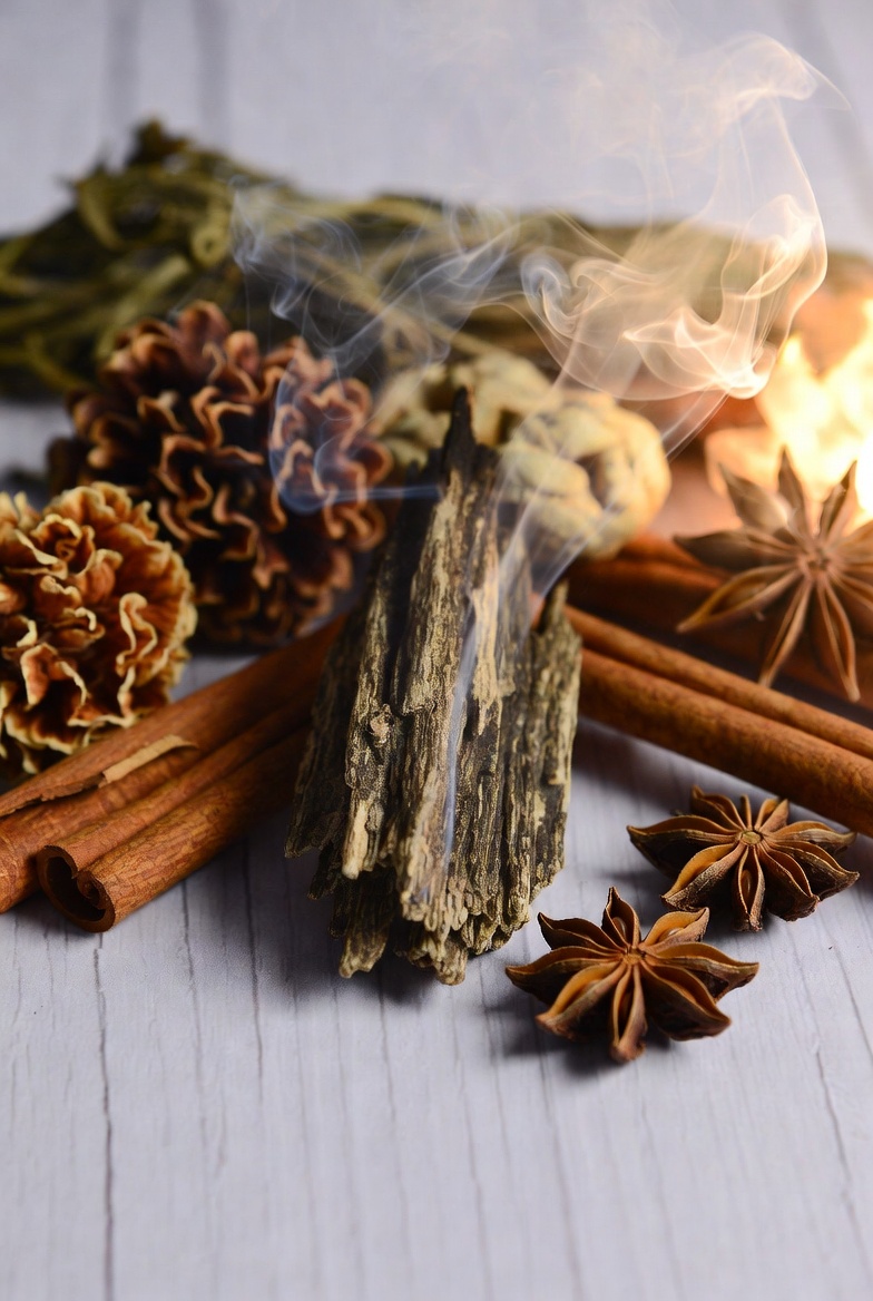 Trầm Hương Và Thảo Mộc Tâm Linh: Nghệ Thuật Dùng Mùi Hương Để Dẫn Dắt Tài Lộc